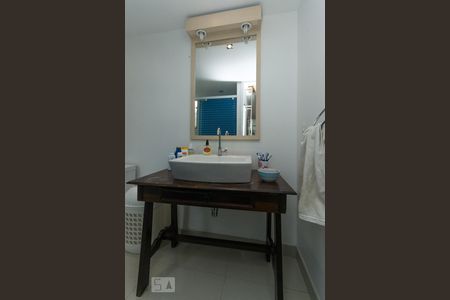 Banheiro de casa à venda com 1 quarto, 100m² em Pinheiros, São Paulo