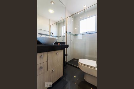 Banheiro da suíte de apartamento para alugar com 2 quartos, 95m² em Tamboré, Barueri