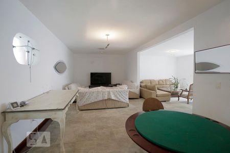 Sala de casa para alugar com 6 quartos, 575m² em Alto de Pinheiros, São Paulo