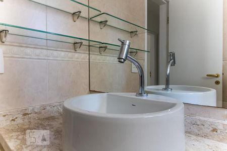 Detalhe banheiro de apartamento para alugar com 2 quartos, 77m² em Jardim, Santo André