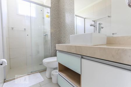 Banheiro social de apartamento para alugar com 2 quartos, 63m² em Asa Norte, Brasília