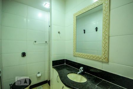 Banheiro de kitnet/studio para alugar com 1 quarto, 40m² em Copacabana, Rio de Janeiro