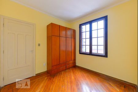 Quarto 2 de casa para alugar com 3 quartos, 130m² em Pinheiros, São Paulo
