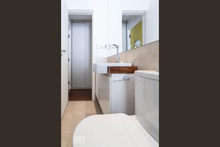 Banheiro social de apartamento para alugar com 2 quartos, 75m² em Funcionários, Belo Horizonte