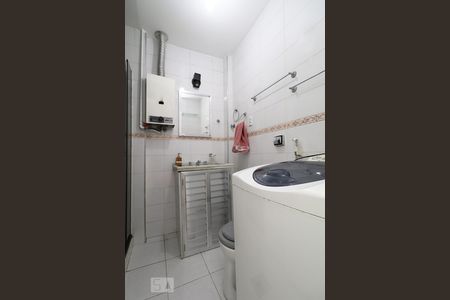 Banheiro. de kitnet/studio para alugar com 1 quarto, 35m² em Copacabana, Rio de Janeiro