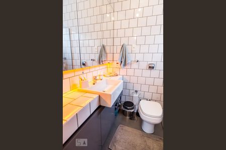 Banheiro de apartamento para alugar com 1 quarto, 47m² em Petrópolis, Porto Alegre