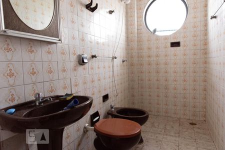 Banheiro de apartamento à venda com 2 quartos, 70m² em Vila Ipiranga, Porto Alegre
