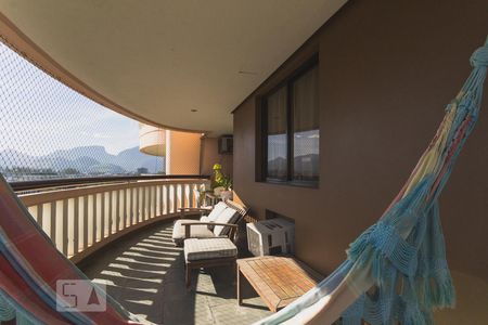 Varanda de apartamento para alugar com 4 quartos, 146m² em Barra da Tijuca, Rio de Janeiro
