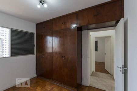 Quarto 2 (Armários) de apartamento para alugar com 2 quartos, 63m² em Bosque da Saúde, São Paulo