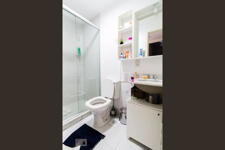 Banheiro de apartamento à venda com 2 quartos, 64m² em Partenon, Porto Alegre