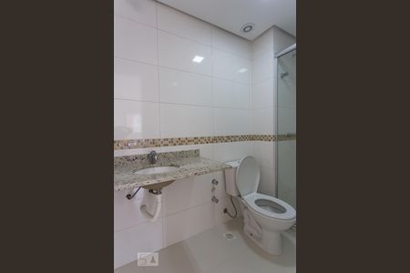 Banheiro da suíte de apartamento para alugar com 2 quartos, 70m² em Partenon, Porto Alegre