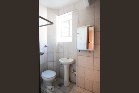 Banheiro de kitnet/studio para alugar com 1 quarto, 31m² em Centro Histórico, Porto Alegre