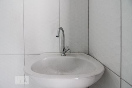 Banheiro de casa para alugar com 1 quarto, 50m² em Umuarama, Osasco