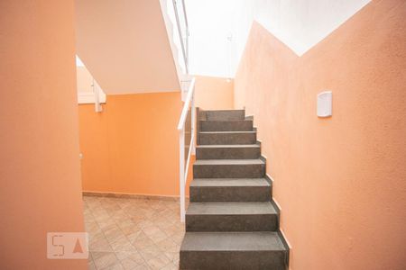 Escada de casa para alugar com 1 quarto, 22m² em Vila Formosa, São Paulo
