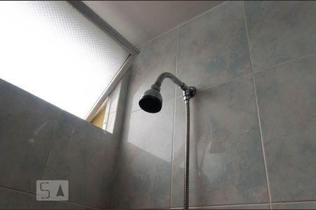 Chuveiro do banheiro de apartamento para alugar com 2 quartos, 74m² em Lagoa, Rio de Janeiro