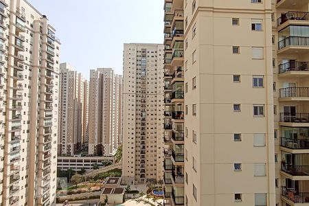 Vista da varanda da sala de apartamento à venda com 2 quartos, 69m² em Jardim Tupanci, Barueri