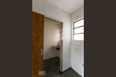 Cozinha (Detalhe porta de vidro) de apartamento para alugar com 3 quartos, 75m² em Pampulha, Belo Horizonte