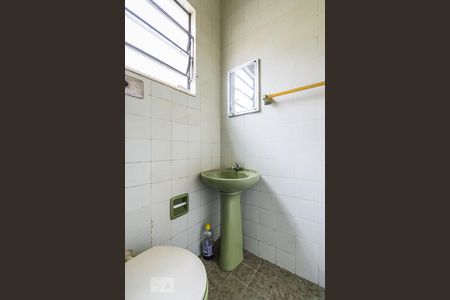 Banheiro de casa para alugar com 1 quarto, 65m² em Penha Circular, Rio de Janeiro