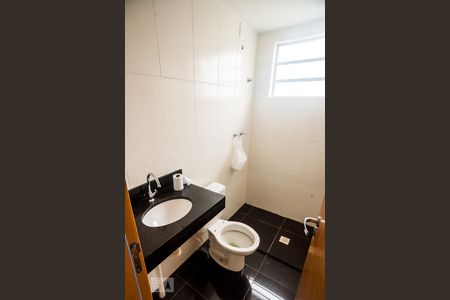 Banheiro de apartamento para alugar com 2 quartos, 76m² em Protásio Alves, Porto Alegre