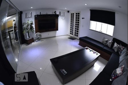 Casa para alugar com 4 quartos, 216m² em Pechincha, Rio de Janeiro