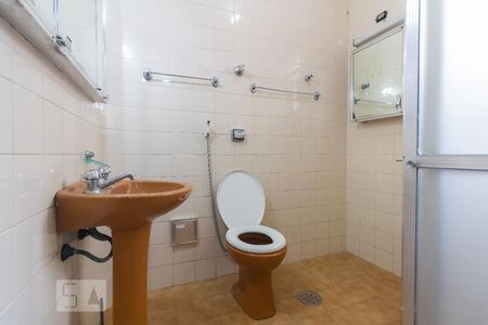 Banheiro de casa para alugar com 3 quartos, 210m² em Vila São Pedro, São Paulo