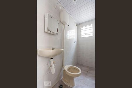 Banheiro social de casa para alugar com 1 quarto, 30m² em Chácara Inglesa, São Paulo