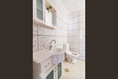 banheiro de apartamento para alugar com 2 quartos, 45m² em Santo Antônio, Porto Alegre