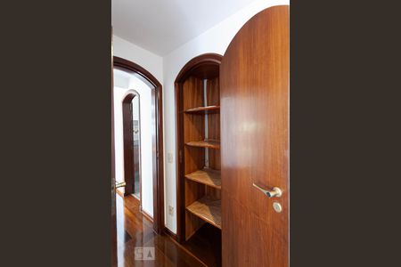 Corredor - armário de apartamento para alugar com 4 quartos, 225m² em Serra, Belo Horizonte