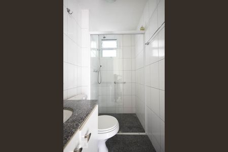 Banheiro de apartamento para alugar com 2 quartos, 70m² em Jardim Londrina, São Paulo