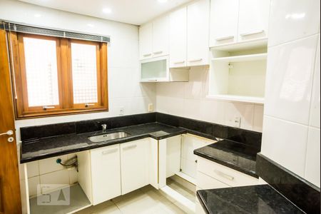 Cozinha de casa para alugar com 3 quartos, 272m² em Jardim Itu Sabará, Porto Alegre
