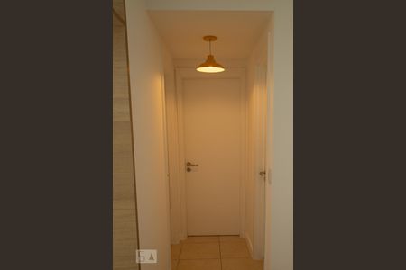 Corredor sala  de apartamento para alugar com 2 quartos, 65m² em Recreio dos Bandeirantes, Rio de Janeiro