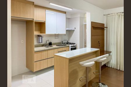 Cozinha de apartamento à venda com 2 quartos, 76m² em Empresarial 18 do Forte, Barueri