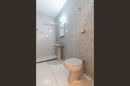 Banheiro Social de casa para alugar com 2 quartos, 110m² em Chácara Inglesa, São Paulo