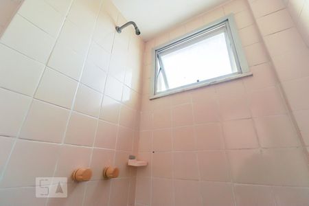 Banheiro  de apartamento para alugar com 1 quarto, 37m² em Anil, Rio de Janeiro