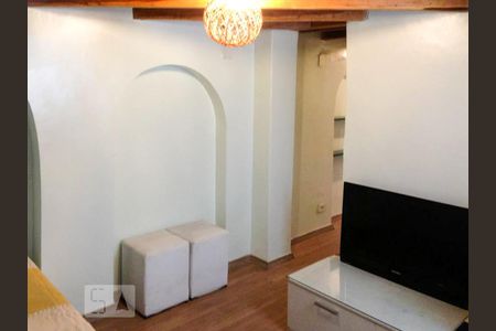 Sala de casa para alugar com 6 quartos, 166m² em Bela Vista, São Paulo