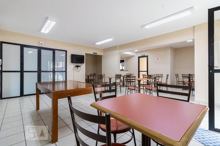 Área Comum: Salão de Festas de apartamento para alugar com 2 quartos, 75m² em Jardim Tupanci, Barueri