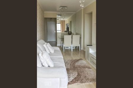 Sala de apartamento para alugar com 2 quartos, 75m² em Jardim Tupanci, Barueri