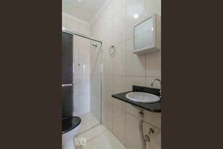 Banheiro da Suite 1 de casa para alugar com 2 quartos, 58m² em Vila Pires, Santo André