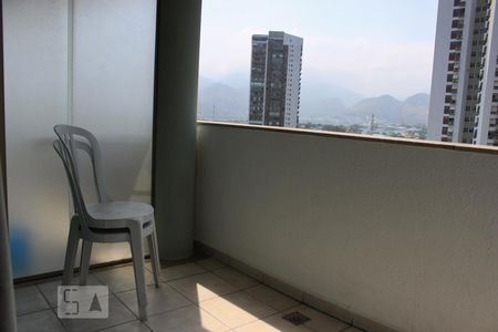 Varanda de kitnet/studio para alugar com 1 quarto, 20m² em Barra da Tijuca, Rio de Janeiro