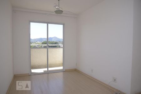 Sala de apartamento à venda com 3 quartos, 74m² em Taquara, Rio de Janeiro