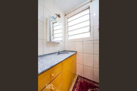 Banheiro de apartamento para alugar com 2 quartos, 74m² em Floresta, Porto Alegre