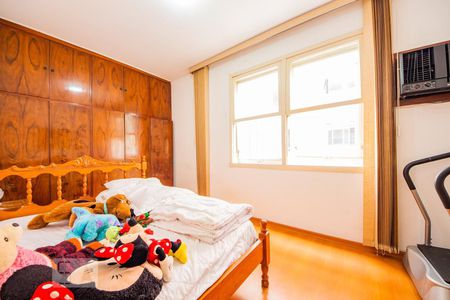 Quarto 1 de apartamento para alugar com 2 quartos, 74m² em Floresta, Porto Alegre