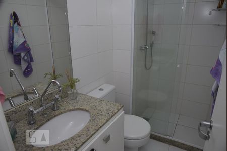 Banheiro de apartamento para alugar com 2 quartos, 67m² em Barra da Tijuca, Rio de Janeiro