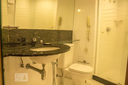 Banheiro de kitnet/studio à venda com 1 quarto, 50m² em Barra da Tijuca, Rio de Janeiro