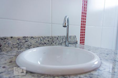 Detalhes do banheiro de apartamento para alugar com 2 quartos, 55m² em Vila Guiomar, Santo André