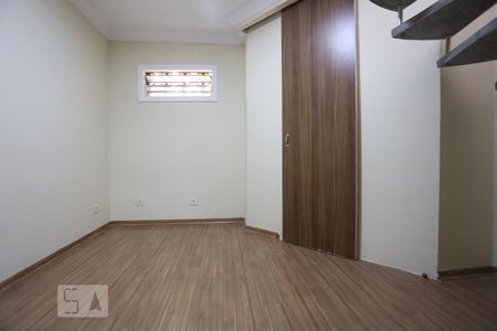 Sala de casa para alugar com 2 quartos, 75m² em Km 18, Osasco