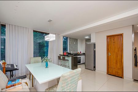 Sala de casa à venda com 4 quartos, 280m² em Cinquentenario, Belo Horizonte
