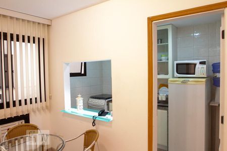 Sala e cozinha de apartamento para alugar com 1 quarto, 43m² em Ipanema, Rio de Janeiro