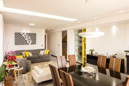 Sala (andar 1) de casa para alugar com 5 quartos, 400m² em Santa Lúcia, Belo Horizonte
