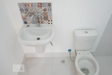 Banheiro de casa para alugar com 1 quarto, 62m² em Jardim Grimaldi, São Paulo